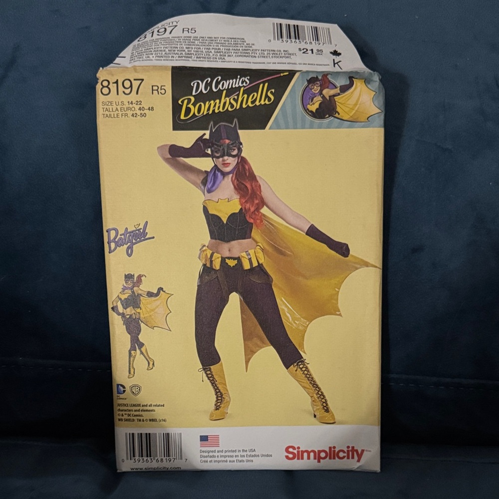Simplicity DC Comics Bombshells Batgirl Costume/Cosplay Sewing Pattern UNCUT